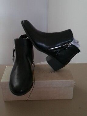 ARIZONA JEAN COMPANY NWT Black Harrison Stacked Heel Boots 10W